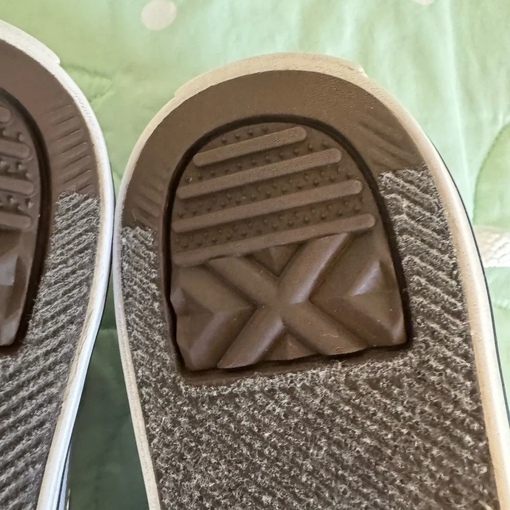 Converse Kids Gray Sneakers Kids size 11